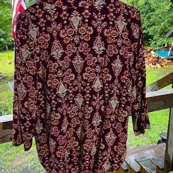 St. John's Bay Women's Sz S 100% Rayon 3/4 Sleeve V Neck Blouse - Picture 3 of 4